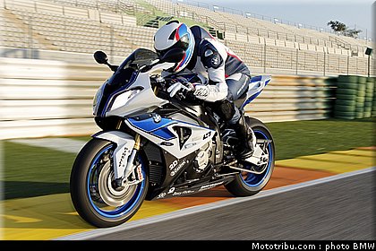 bmw_2013_hp4_002.jpg