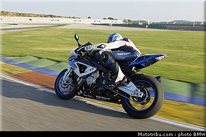 bmw_2013_hp4_005.jpg
