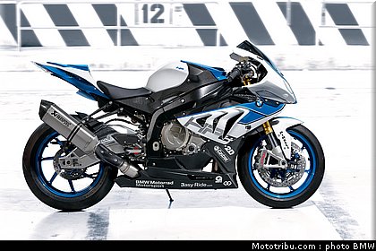 bmw_2013_hp4_007.jpg