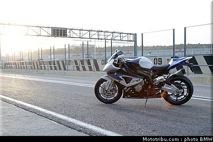bmw_2013_hp4_008.jpg