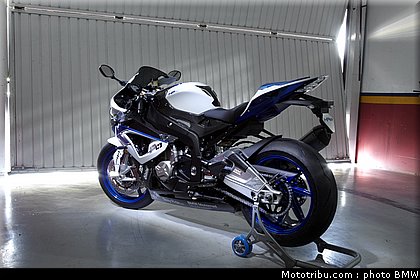 bmw_2013_hp4_009.jpg