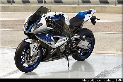 bmw_2013_hp4_010.jpg