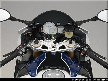 bmw_2013_hp4_015.jpg