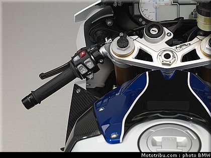 bmw_2013_hp4_016.jpg