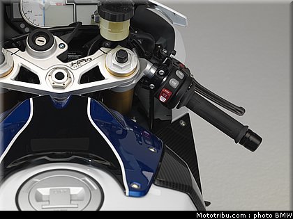 bmw_2013_hp4_017.jpg
