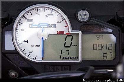 bmw_2013_hp4_018.jpg