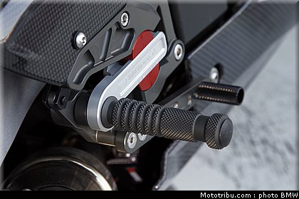 bmw_2013_hp4_020.jpg