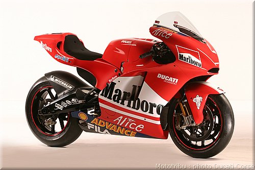 ducati_gp4_2004_002.jpg