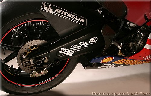 ducati_gp4_2004_003.jpg