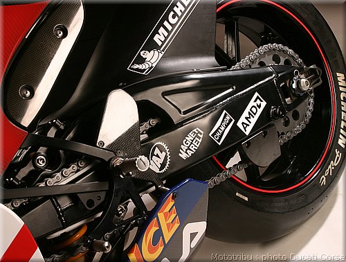 ducati_gp4_2004_010.jpg