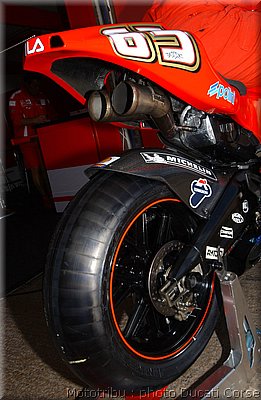 ducati_gp4_2004_012.jpg