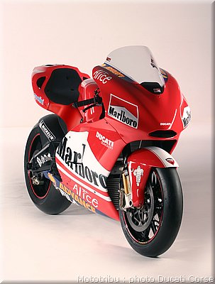 ducati_gp4_2004_013.jpg