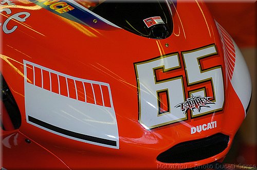 ducati_gp5_2005_005.jpg