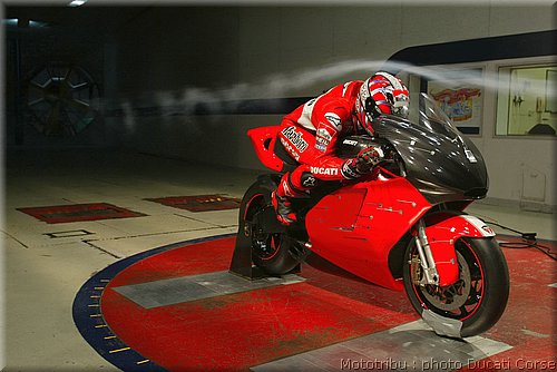 ducati_gp5_2005_013.jpg