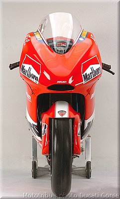ducati_gp5_2005_018.jpg
