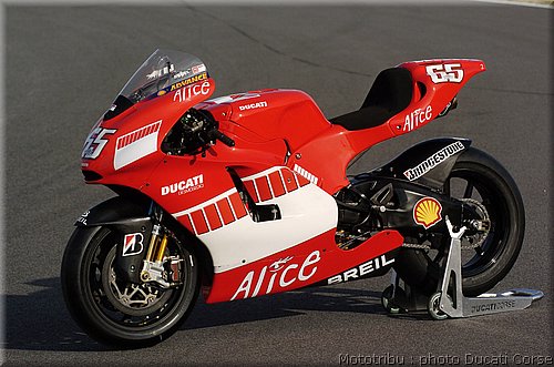 ducati_gp6_2006_002.jpg