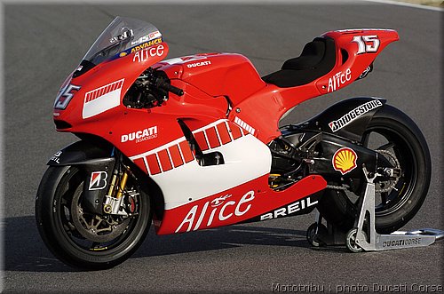 ducati_gp6_2006_004.jpg