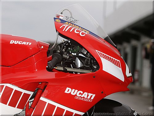 ducati_gp6_2006_010.jpg