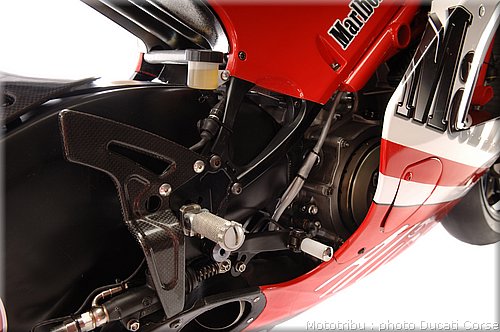ducati_gp6_2006_017.jpg