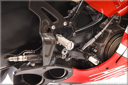 ducati_gp6_2006_018.jpg