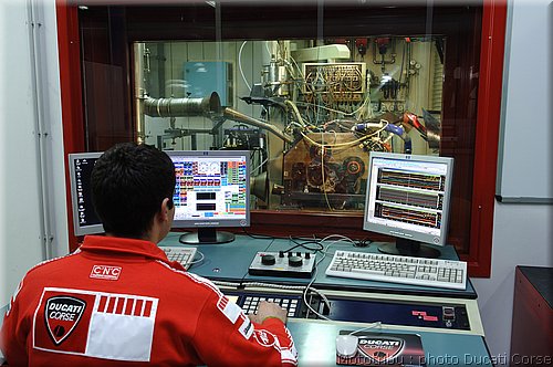 ducati_gp6_2006_055.jpg