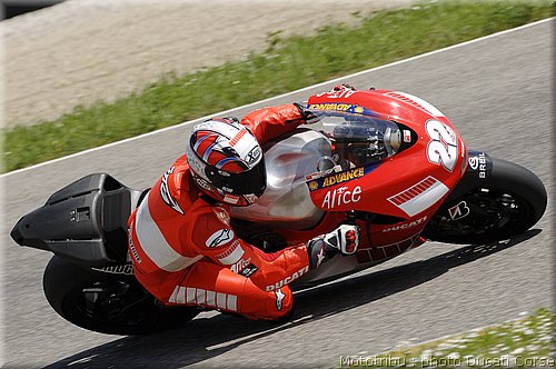 003_ducati_gp7_test2006_3.jpg