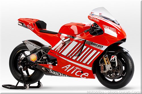 006_ducati_gp7_2007_001.jpg