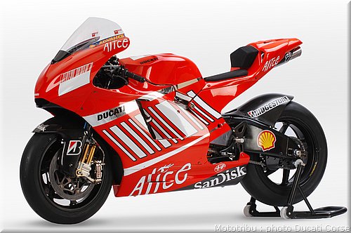 007_ducati_gp7_2007_002.jpg
