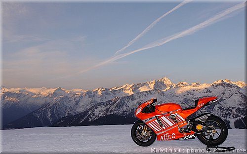 010_ducati_gp7_2007_005.jpg