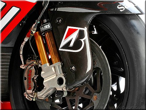 020_ducati_gp7_2007_015.jpg
