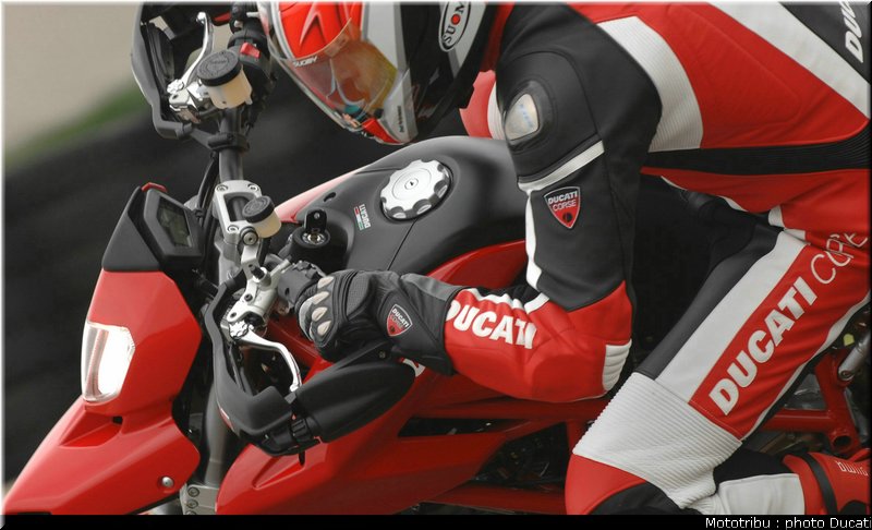 ducati_hypermotard_2007_020