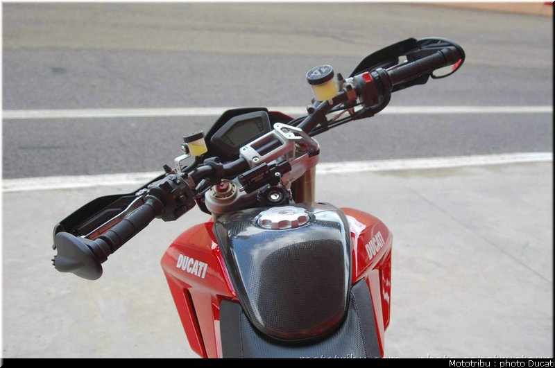 ducati_hypermotard_2007_028
