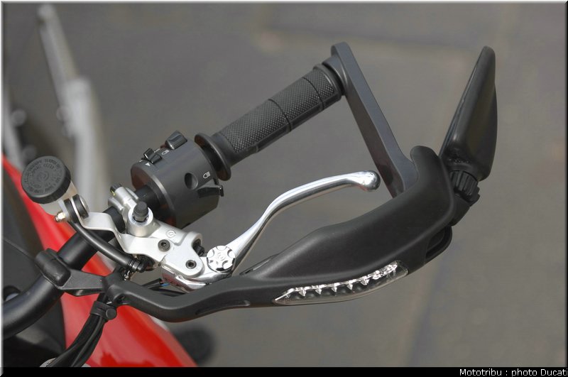 ducati_hypermotard_2007_046