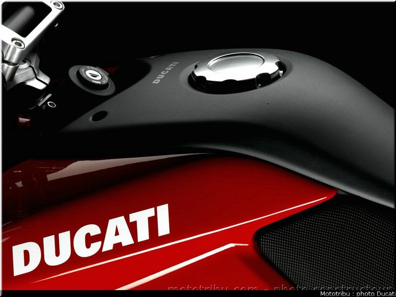 ducati_hypermotard_2007_060