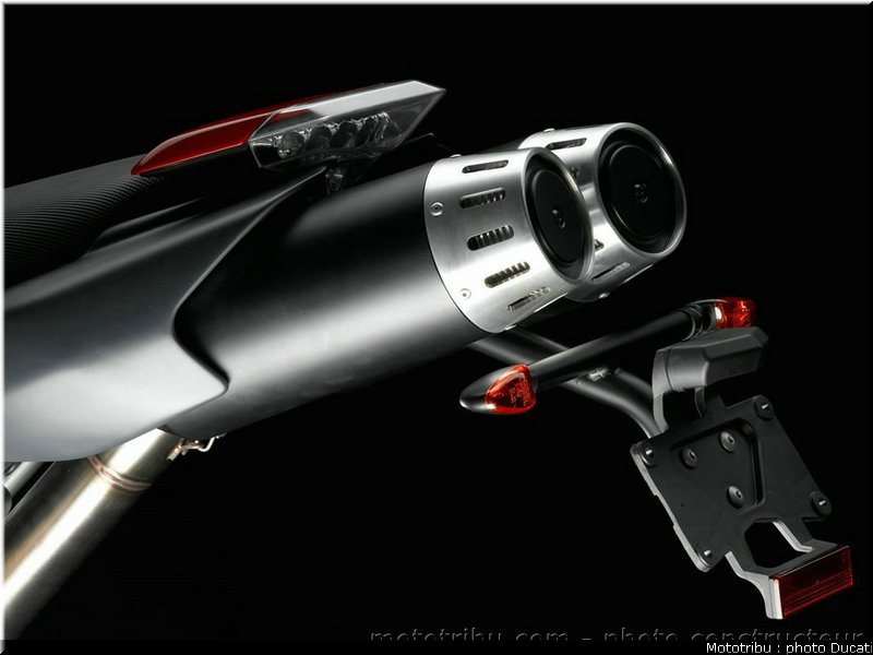ducati_hypermotard_2007_070
