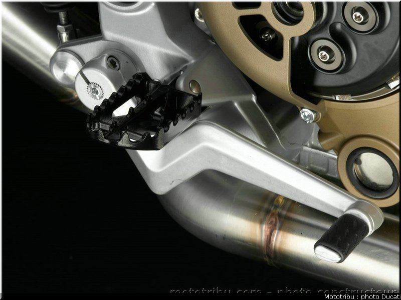 ducati_hypermotard_2007_073