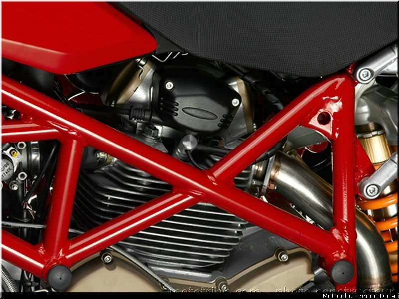 ducati_hypermotard_2007_076