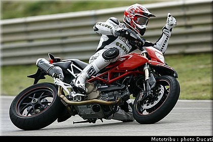 ducati_hypermotard_2007_002.jpg