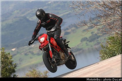 ducati_hypermotard_2007_003.jpg