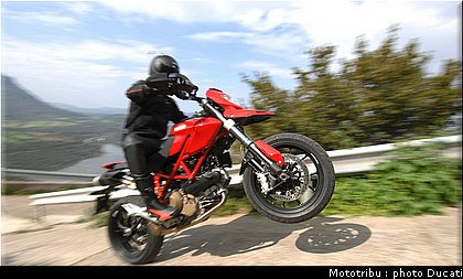 ducati_hypermotard_2007_004.jpg