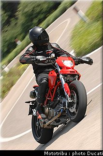 ducati_hypermotard_2007_005.jpg