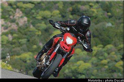 ducati_hypermotard_2007_006.jpg