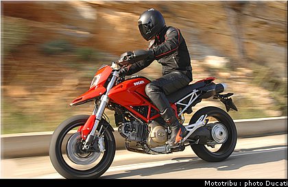 ducati_hypermotard_2007_009.jpg
