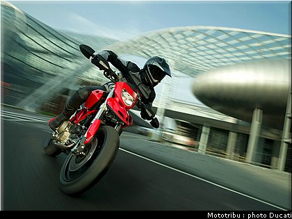 ducati_hypermotard_2007_013.jpg