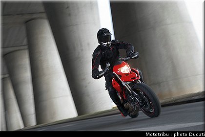 ducati_hypermotard_2007_014.jpg