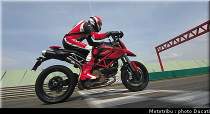 ducati_hypermotard_2007_015.jpg