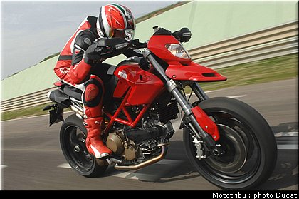 ducati_hypermotard_2007_016.jpg