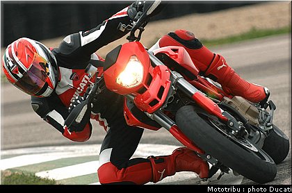 ducati_hypermotard_2007_019.jpg