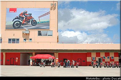 ducati_hypermotard_2007_021.jpg