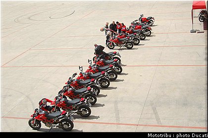 ducati_hypermotard_2007_022.jpg